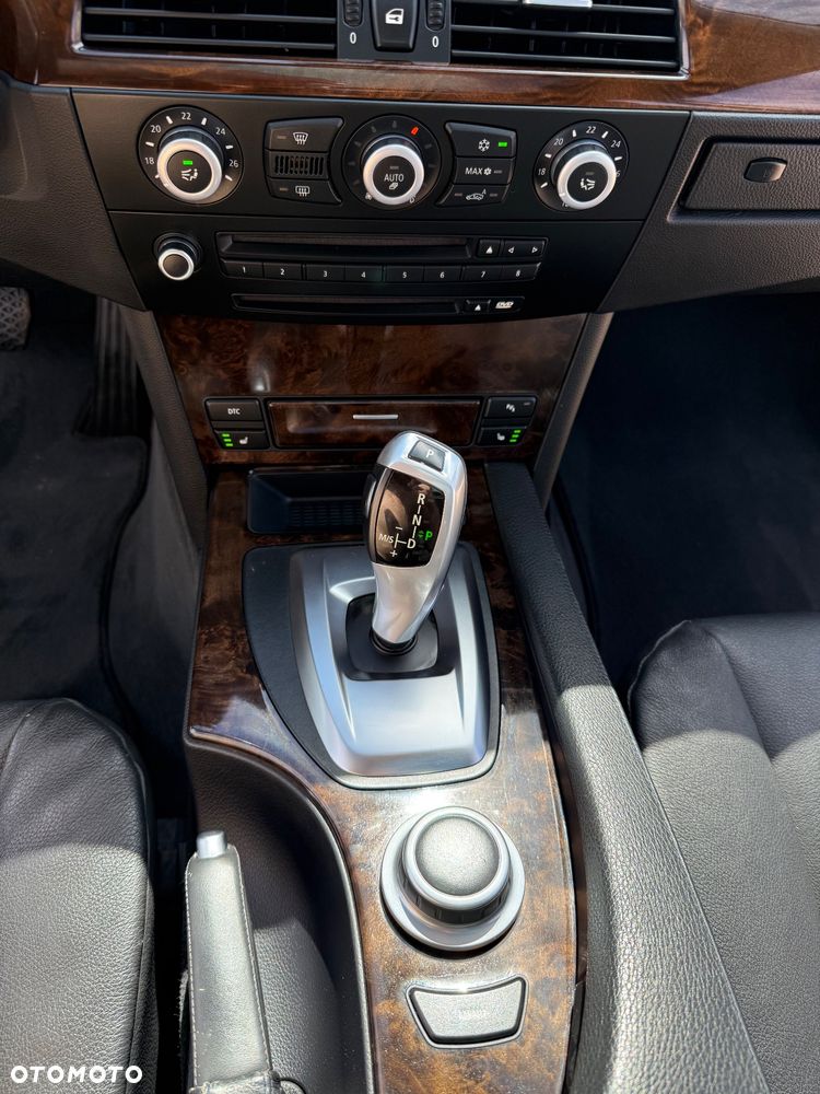 BMW Seria 5 530i - 28