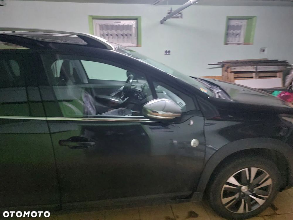 Peugeot 2008 1.6 BlueHDi Allure - 9