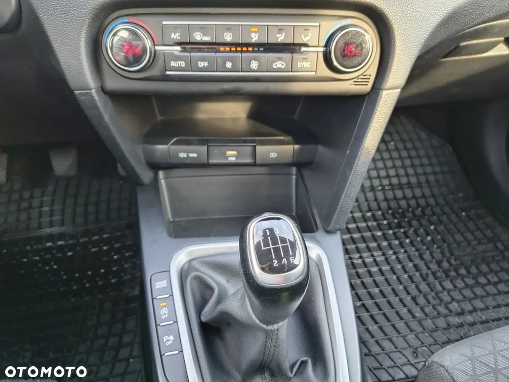 Kia Ceed - 22