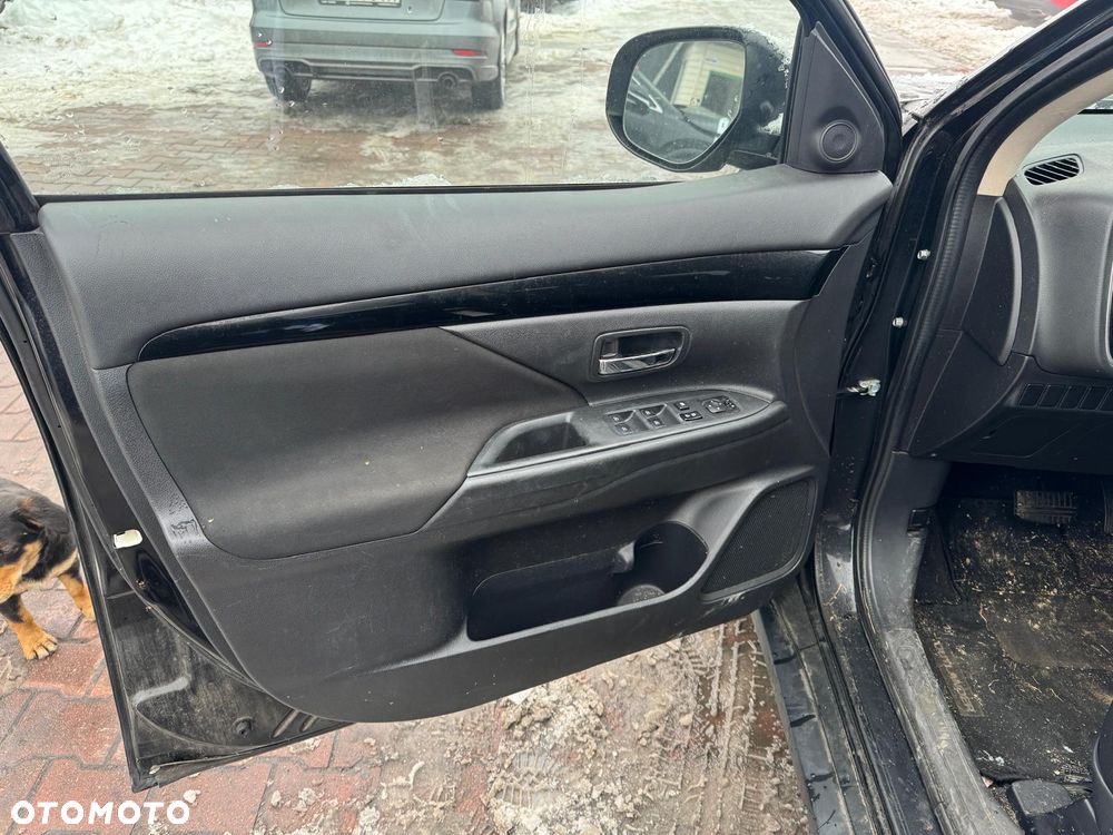 Mitsubishi Outlander - 8