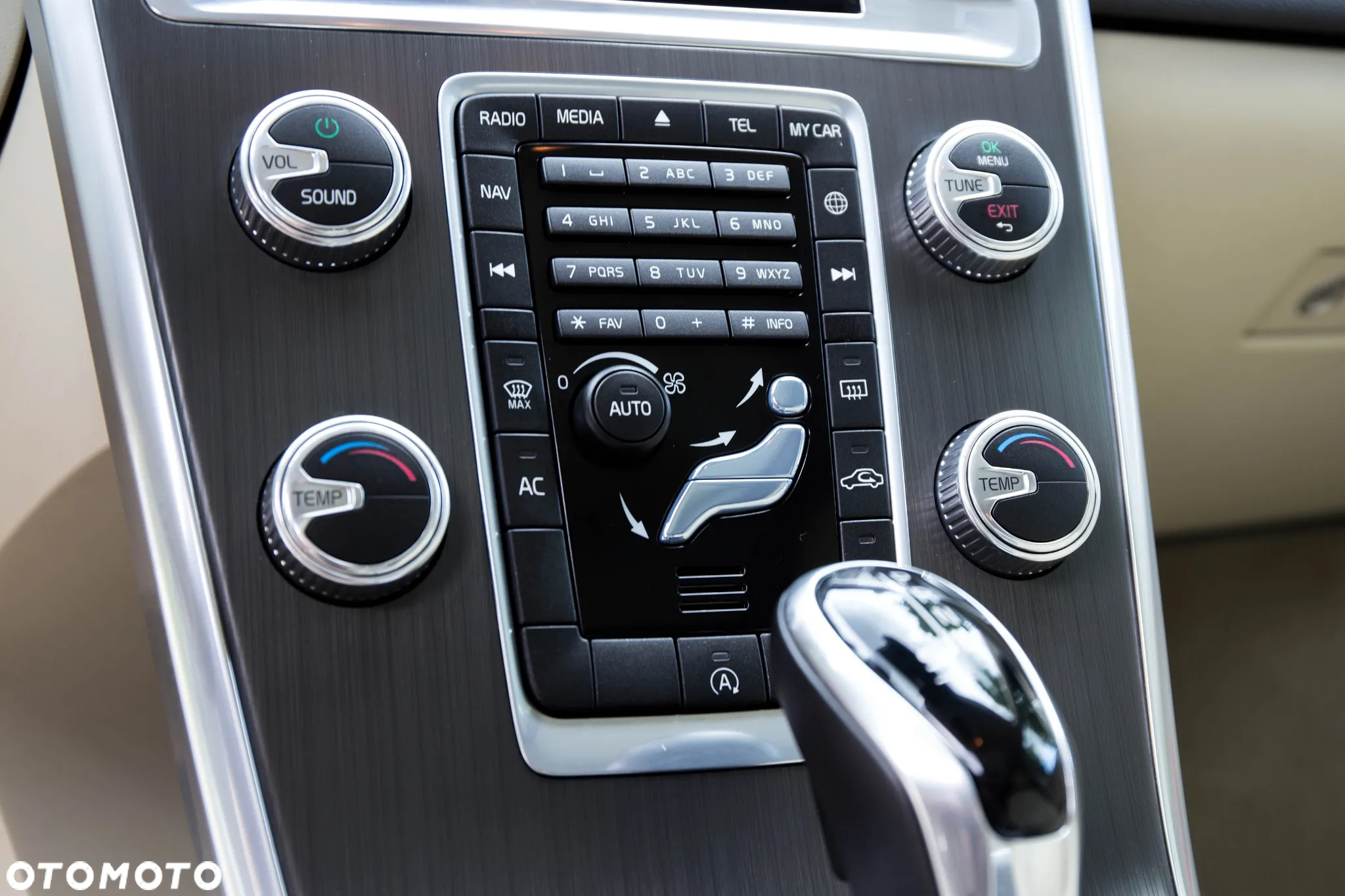 Volvo XC 60 T5 Drive-E Momentum - 22