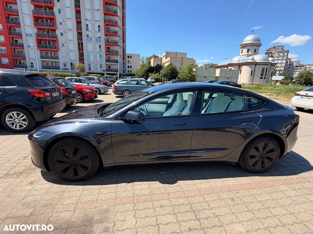 Tesla Model 3 - 10