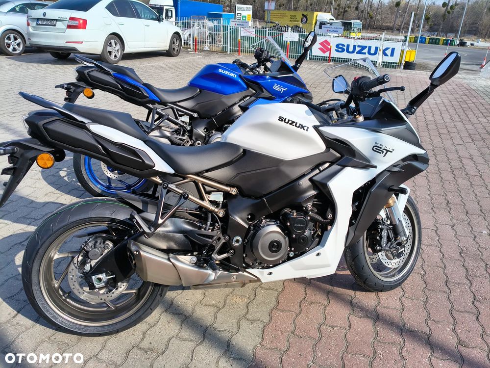 Suzuki GSX - 11