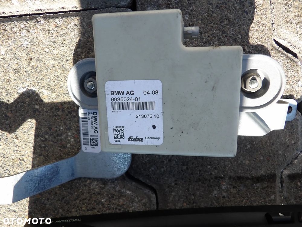 BMW - E90,E91 - WZMACNIACZ ANTENY - 6935024 - 1