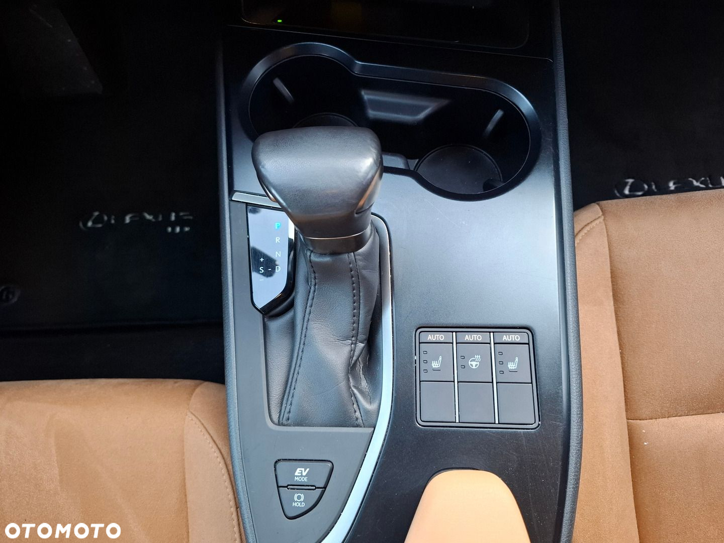 Lexus UX - 33
