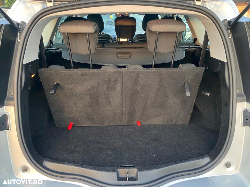 Renault Grand Scenic - 12