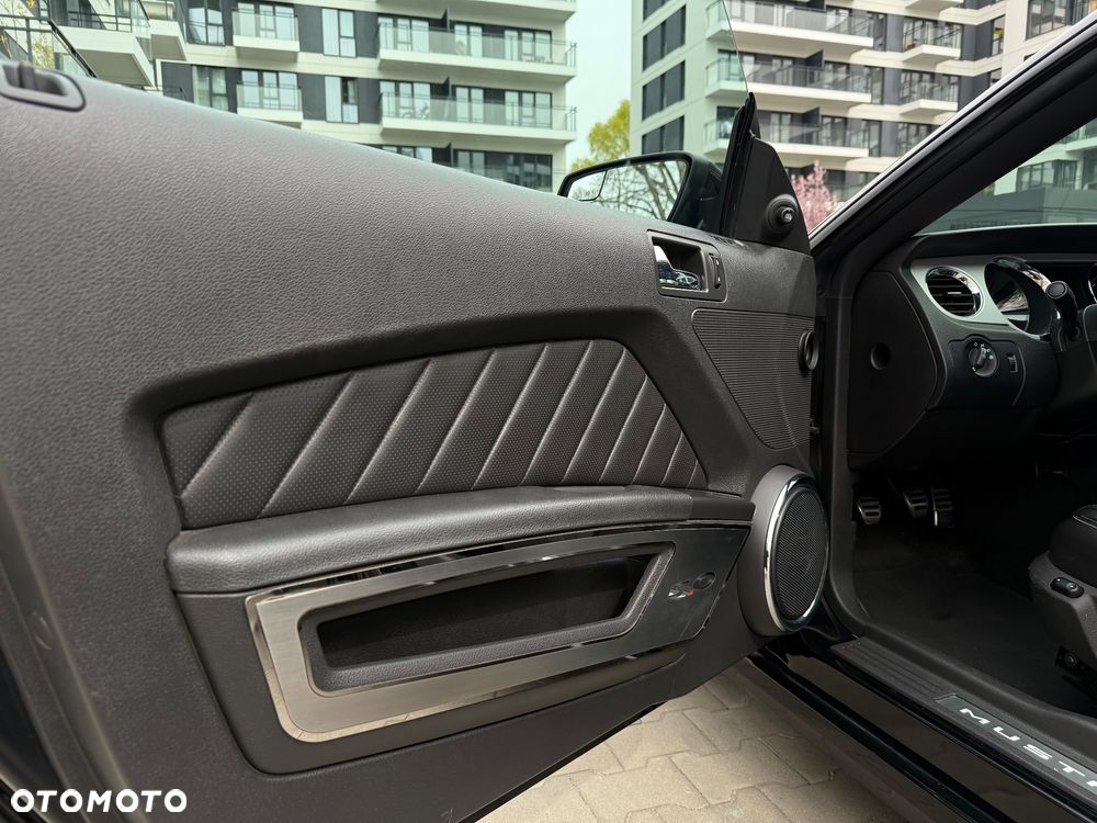 Ford Mustang 5.0 V8 GT - 10