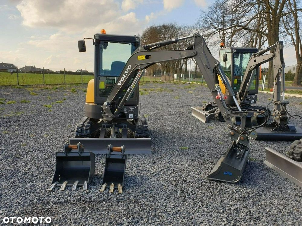 Volvo ECR25D NOWA DOSTĘPNA OD RĘKI, SZYBKOZŁĄCZE, DŁUGIE RAMIĘ, OBRÓT W OBRYSIE - 19