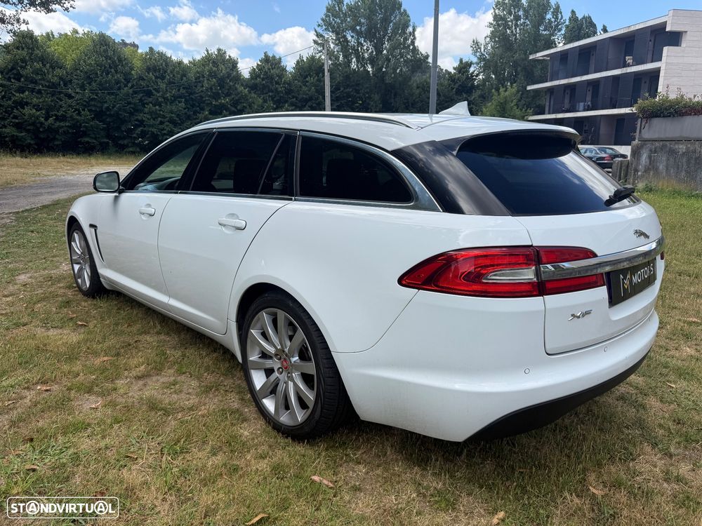Jaguar XF Sportbrake 2.2 D Luxury - 18