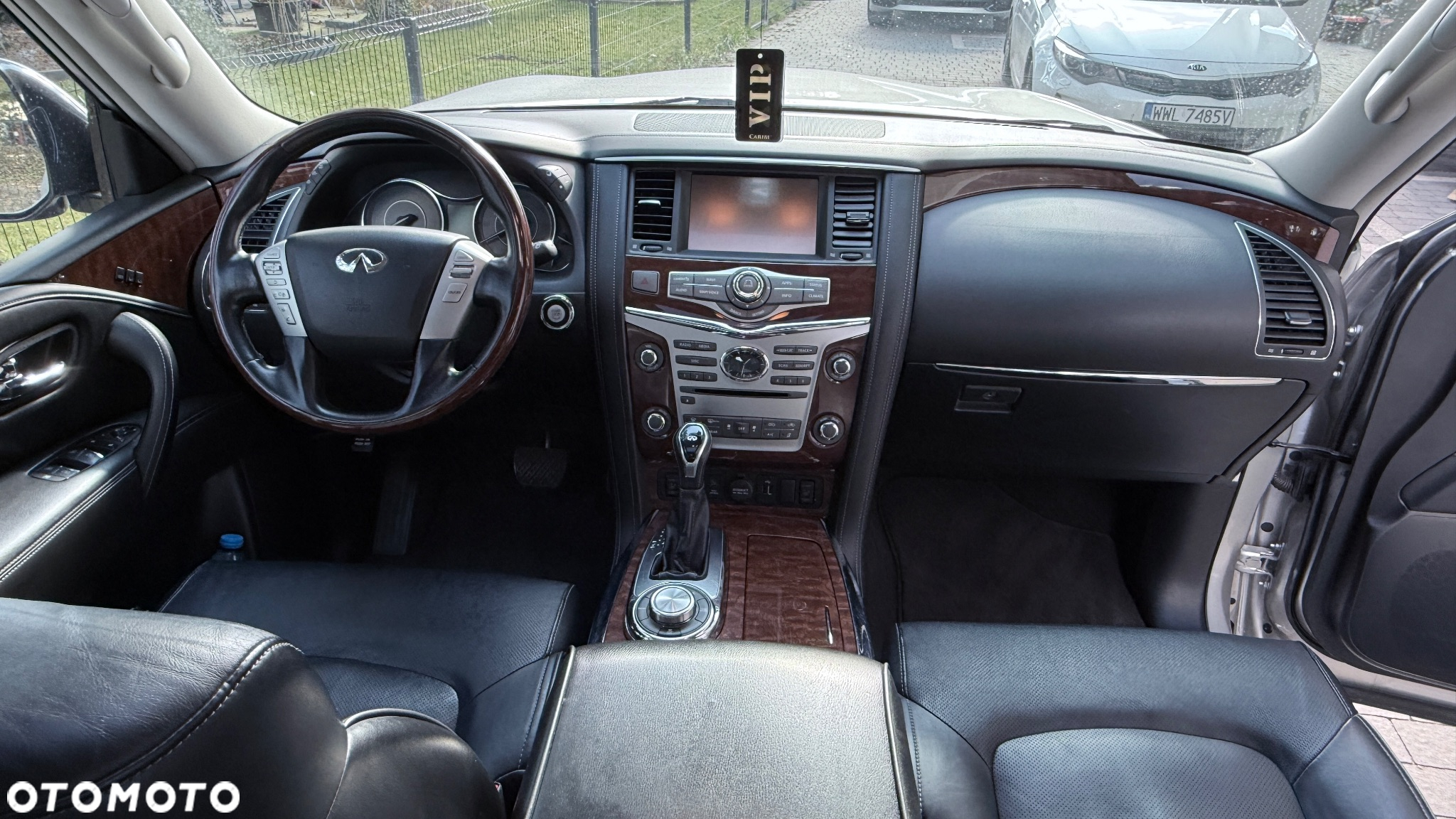 Infiniti QX80 - 16