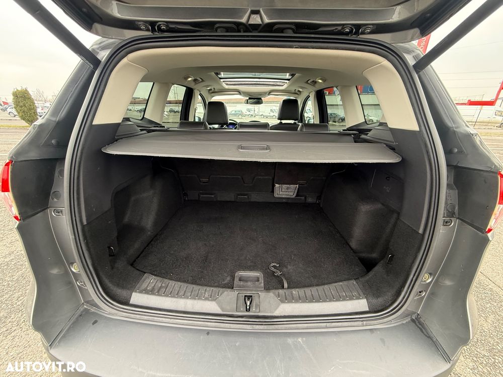 Ford Kuga 2.0 TDCi 4WD Powershift Titanium - 32