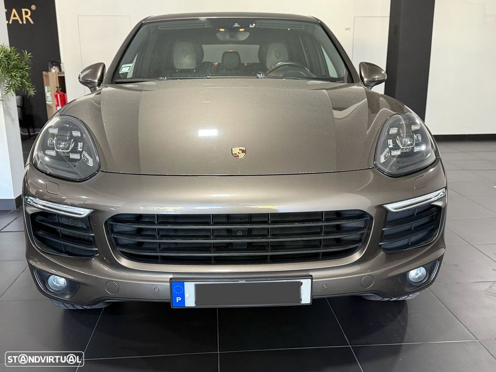 Porsche Cayenne S - 1