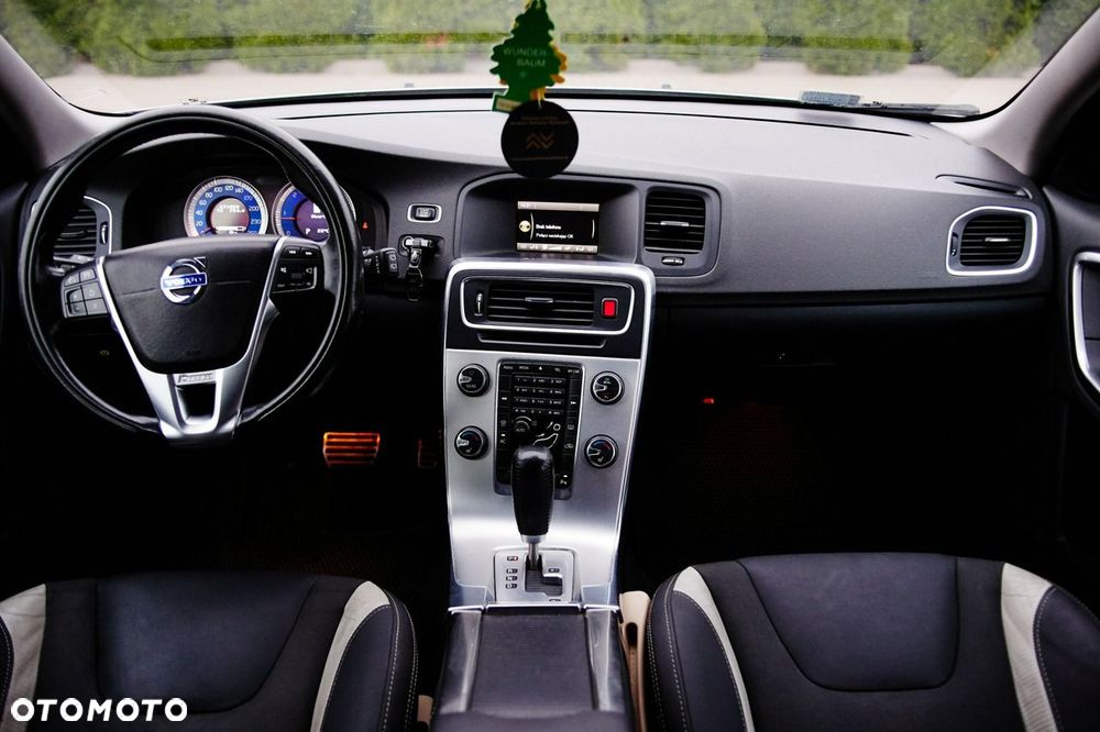 Volvo V60 D4 Geartronic RDesign - 18