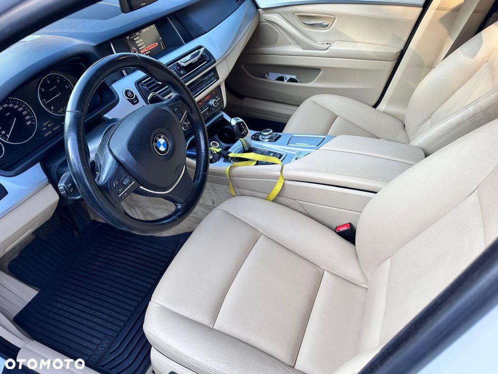 BMW Seria 5 520d xDrive - 10