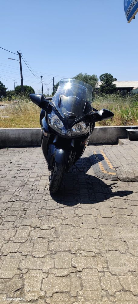 Kawasaki GTR 1400 - 6