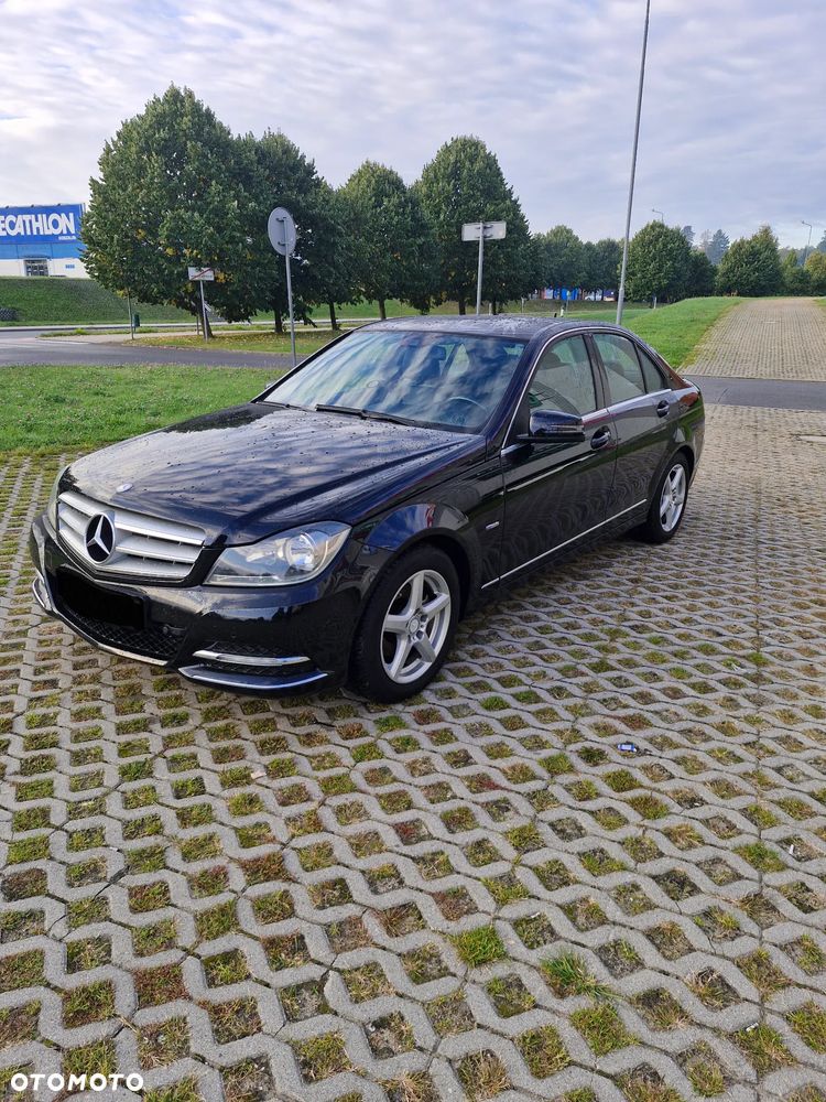 Mercedes-Benz Klasa C 180 CGI BlueEFFICIENCY Avantgarde - 2