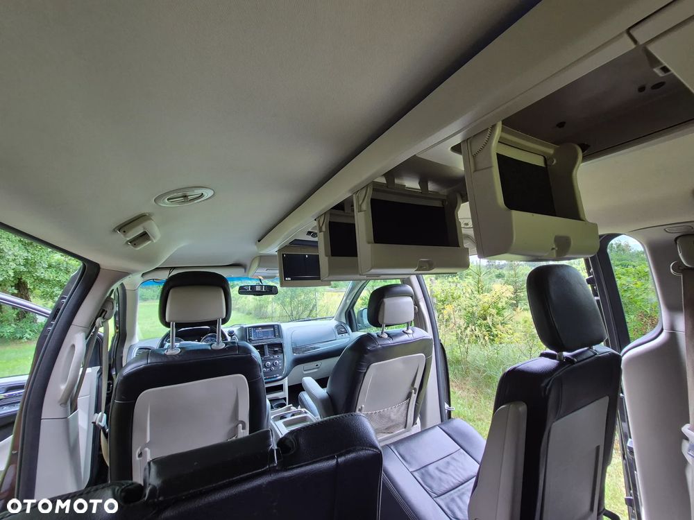 Dodge Grand Caravan - 32