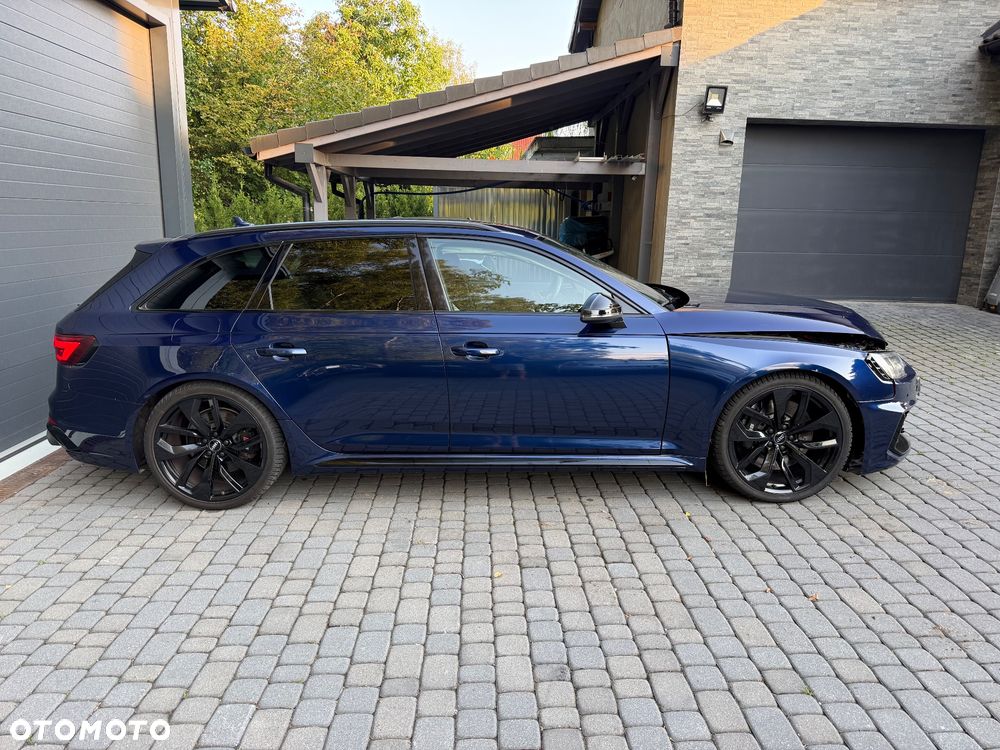 Audi RS4 Avant - 8