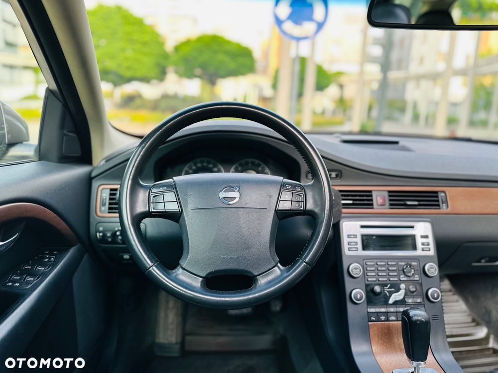 Volvo V70 D5 Summum - 8