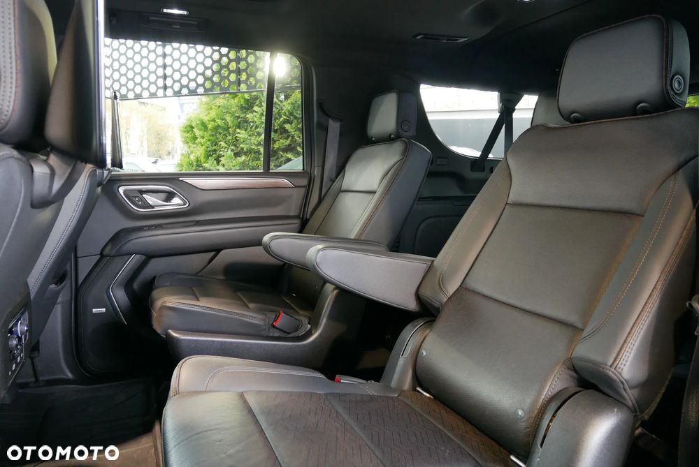 Chevrolet Suburban - 14