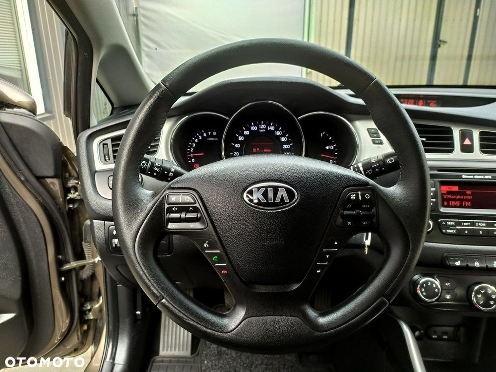 Kia Ceed 1.6 GDI Dream Team Edition - 18
