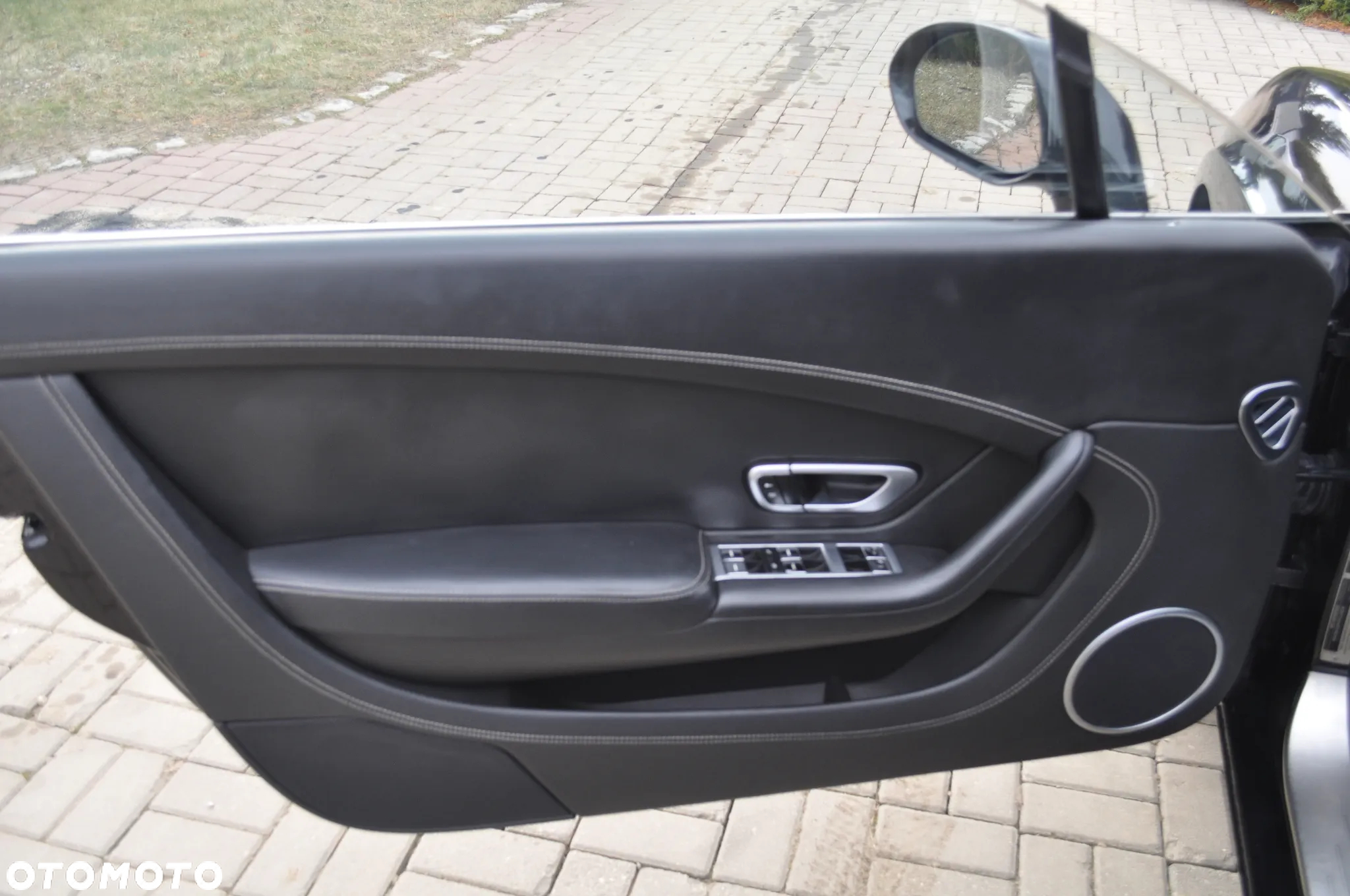 Bentley Continental GT V8 Convertible - 11