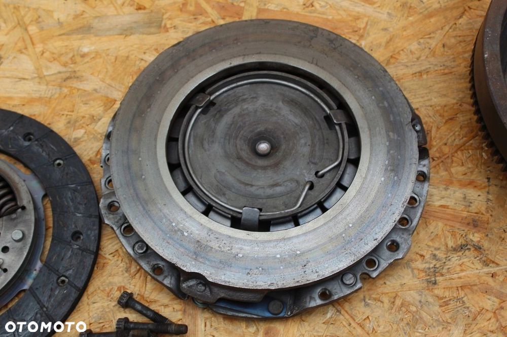 Sprzęgło AUDI VW SKODA SEAT 1.6 8v 027105273D kompletne oryginał BENZYNA - 9