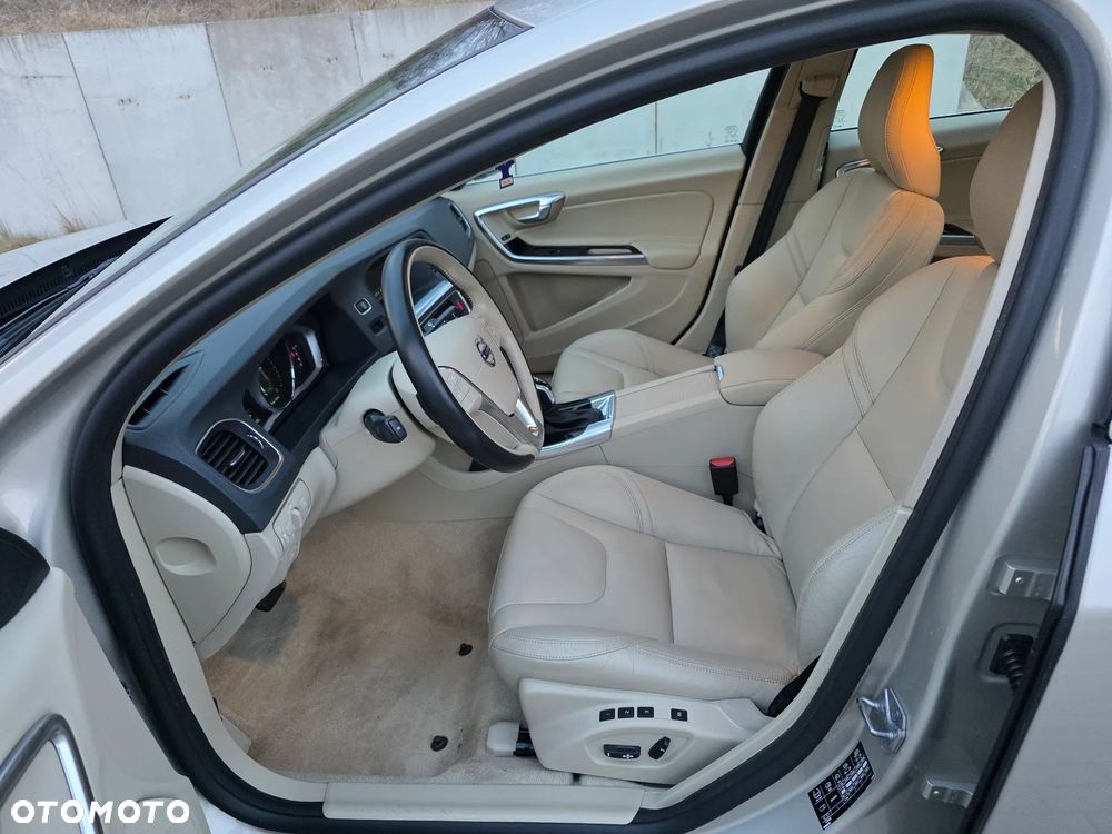Volvo S60 D4 Geartronic Summum - 33