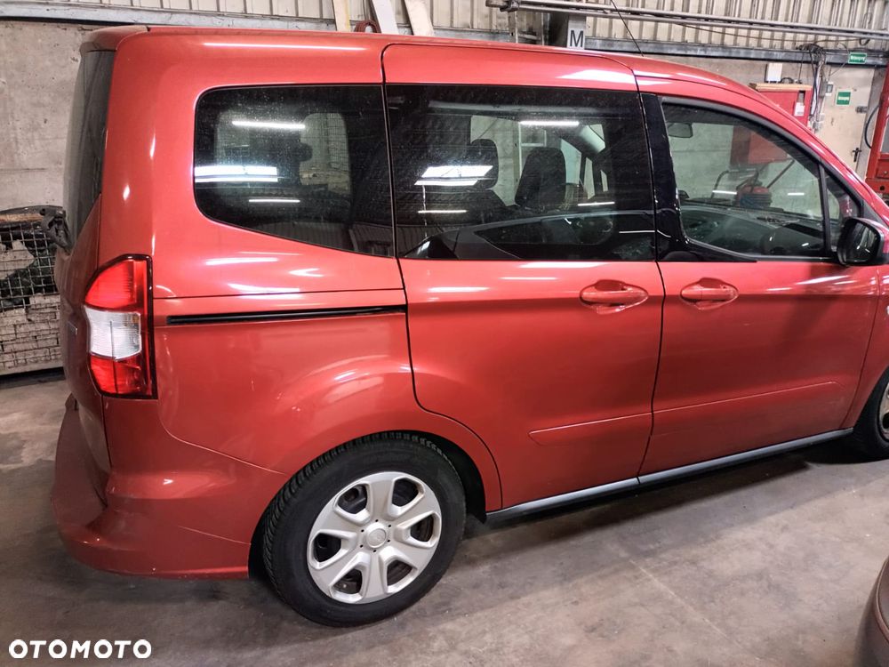 Ford Tourneo Courier - 33