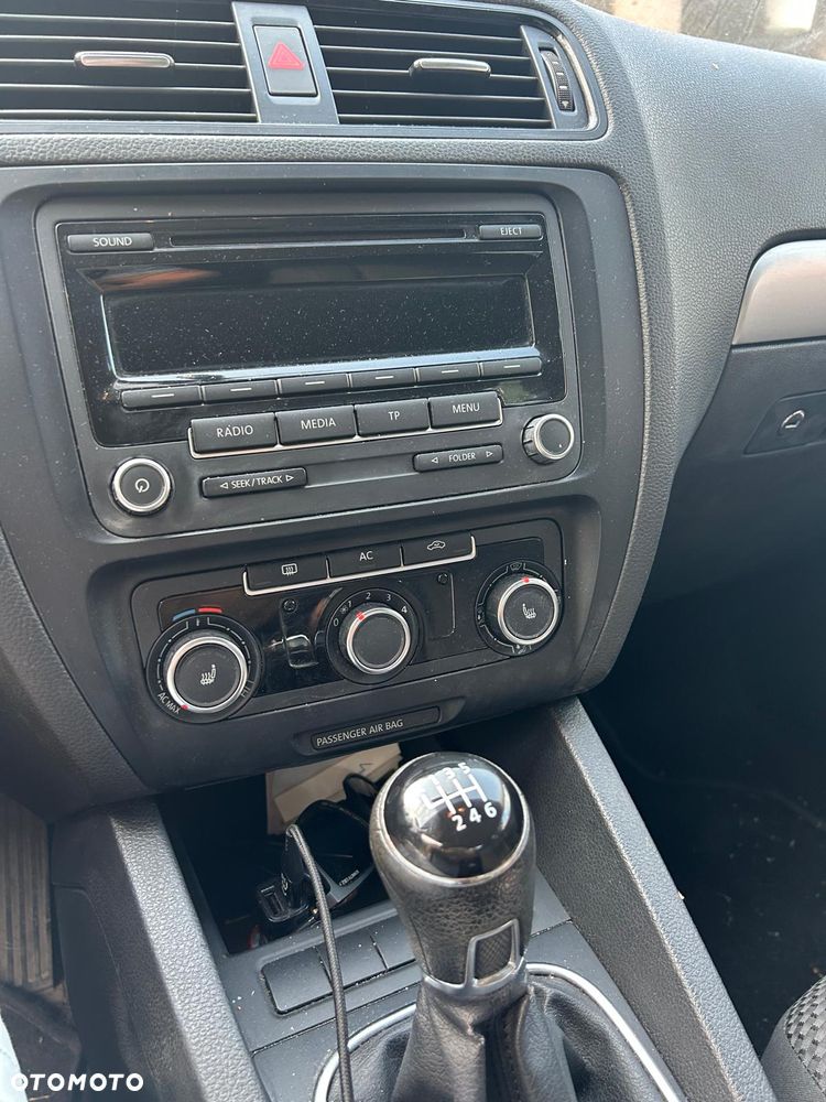 Volkswagen Jetta 1.2 TSI Trendline - 6