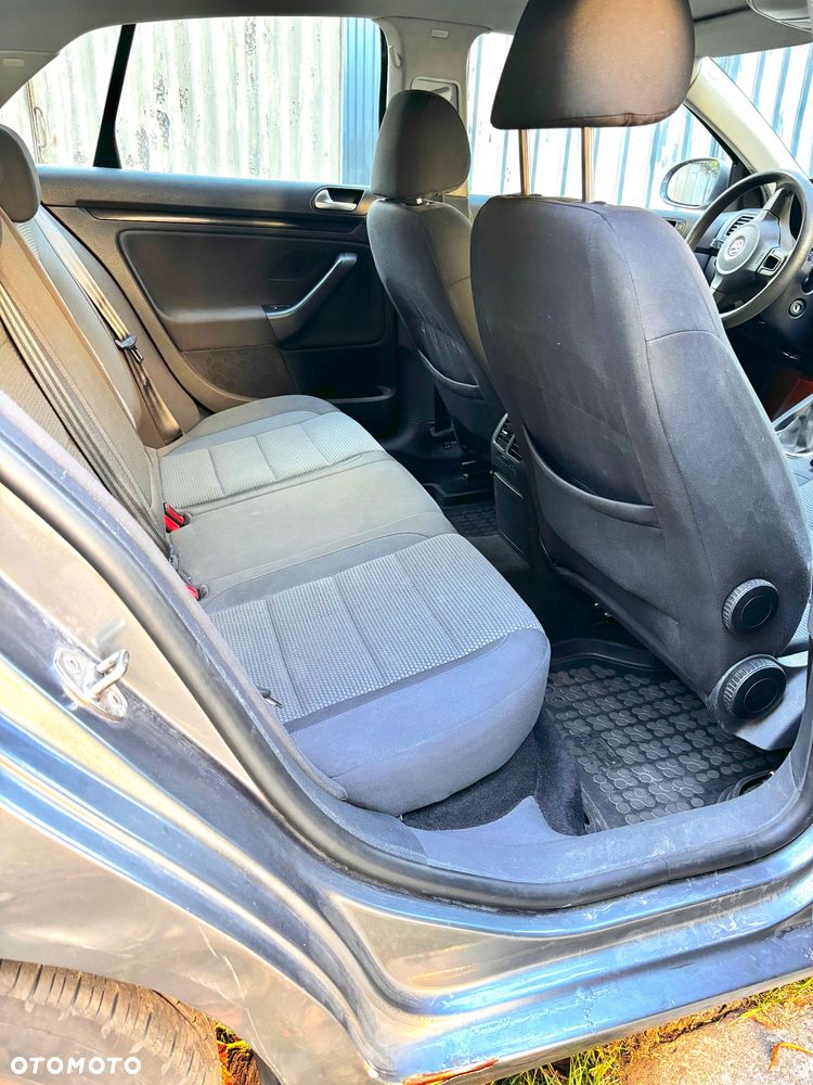 Volkswagen Jetta - 14