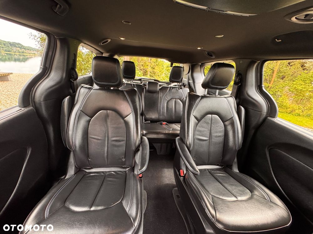 Chrysler Pacifica - 27