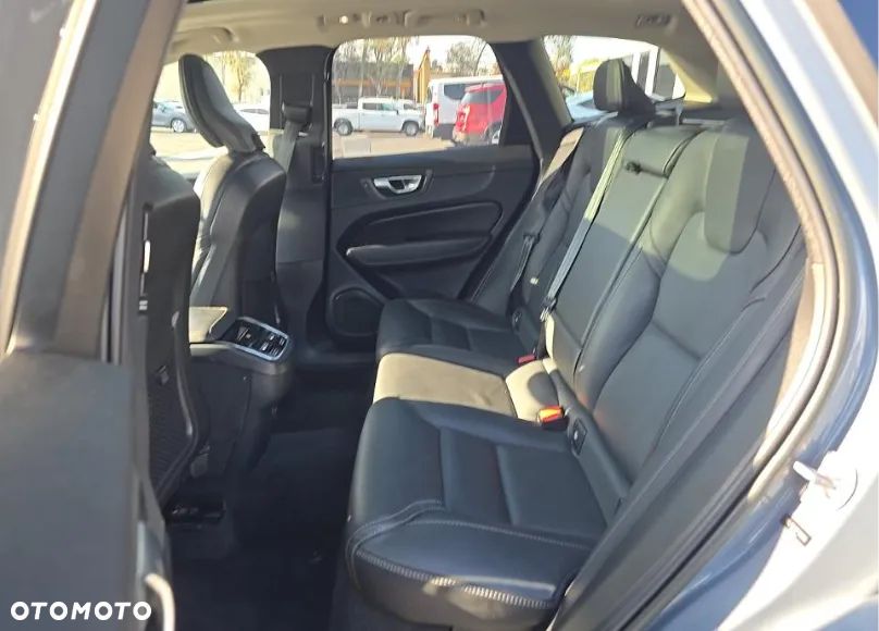 Volvo XC 60 B5 B AWD Ultimate Dark - 11