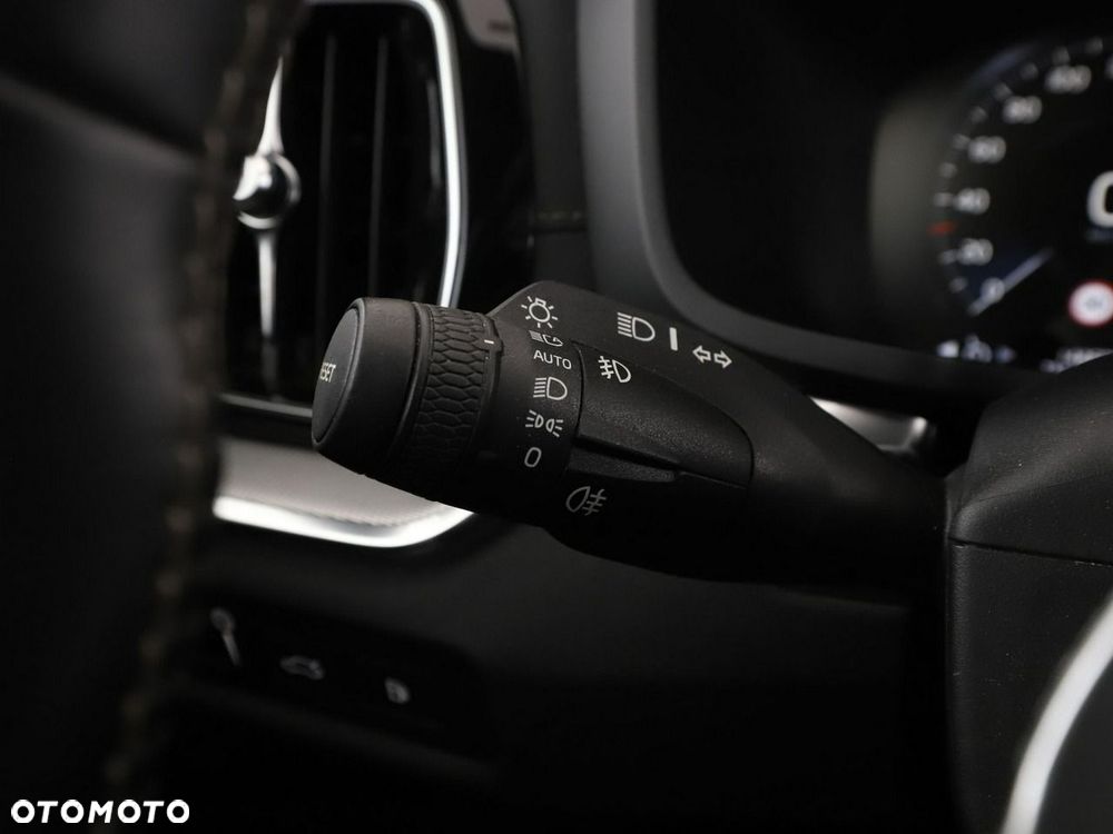 Volvo V60 T8 AWD Twin Engine Geartronic R-Design - 37