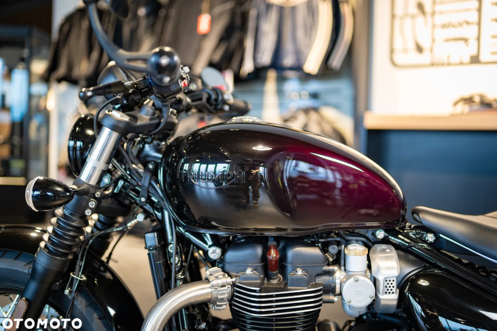Triumph Bonneville Bobber - 24