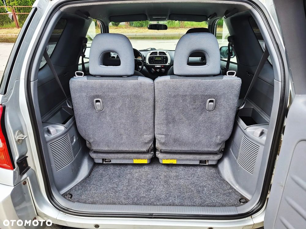 Toyota RAV4 D-4D 4x4 - 40