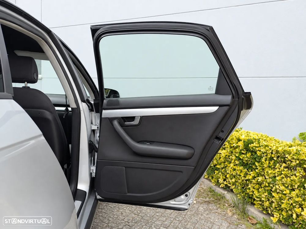 Audi A4 2.0 TDI S-line - 36