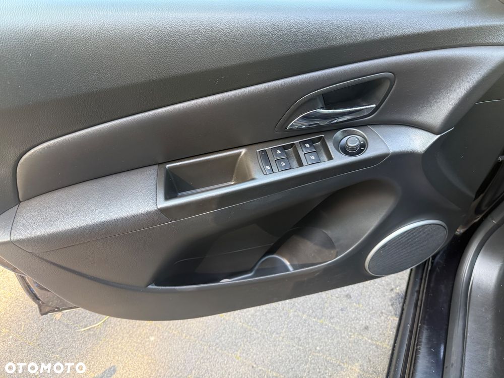 Chevrolet Cruze 1.7 LT - 12