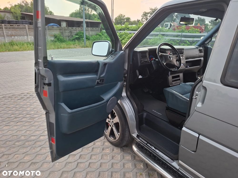 Volkswagen Caravelle - 30