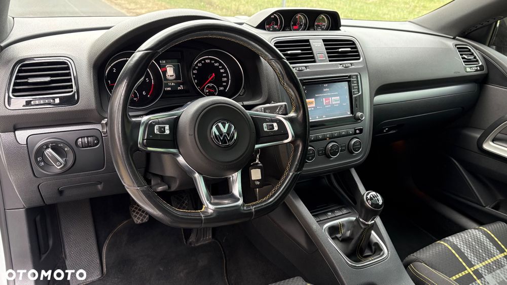 Volkswagen Scirocco 2.0 TDI Blue Motion Technologie Club - 22