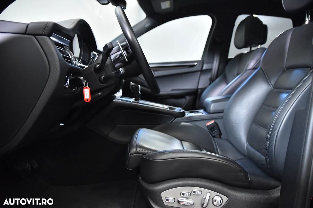 Porsche Macan - 26