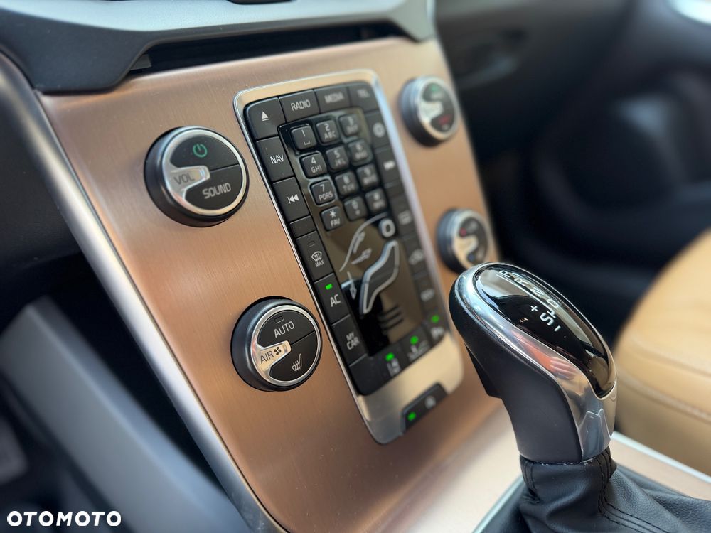 Volvo V40 Cross Country T3 Drive-E Dynamic Edition - 16