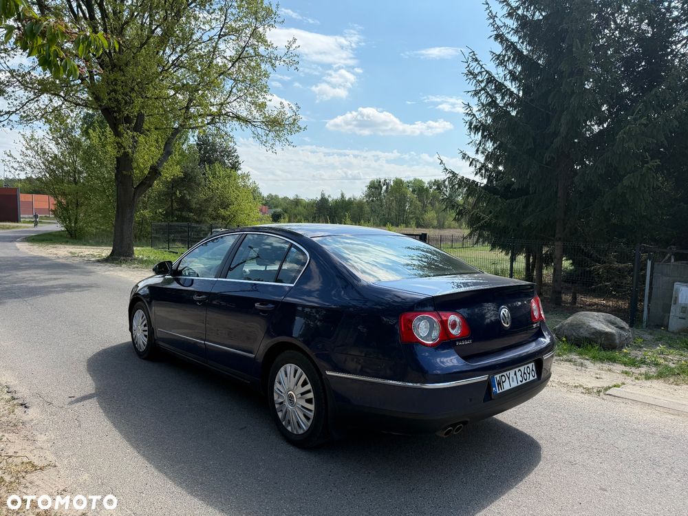 Volkswagen Passat 1.9 TDI DPF BlueMotion - 4