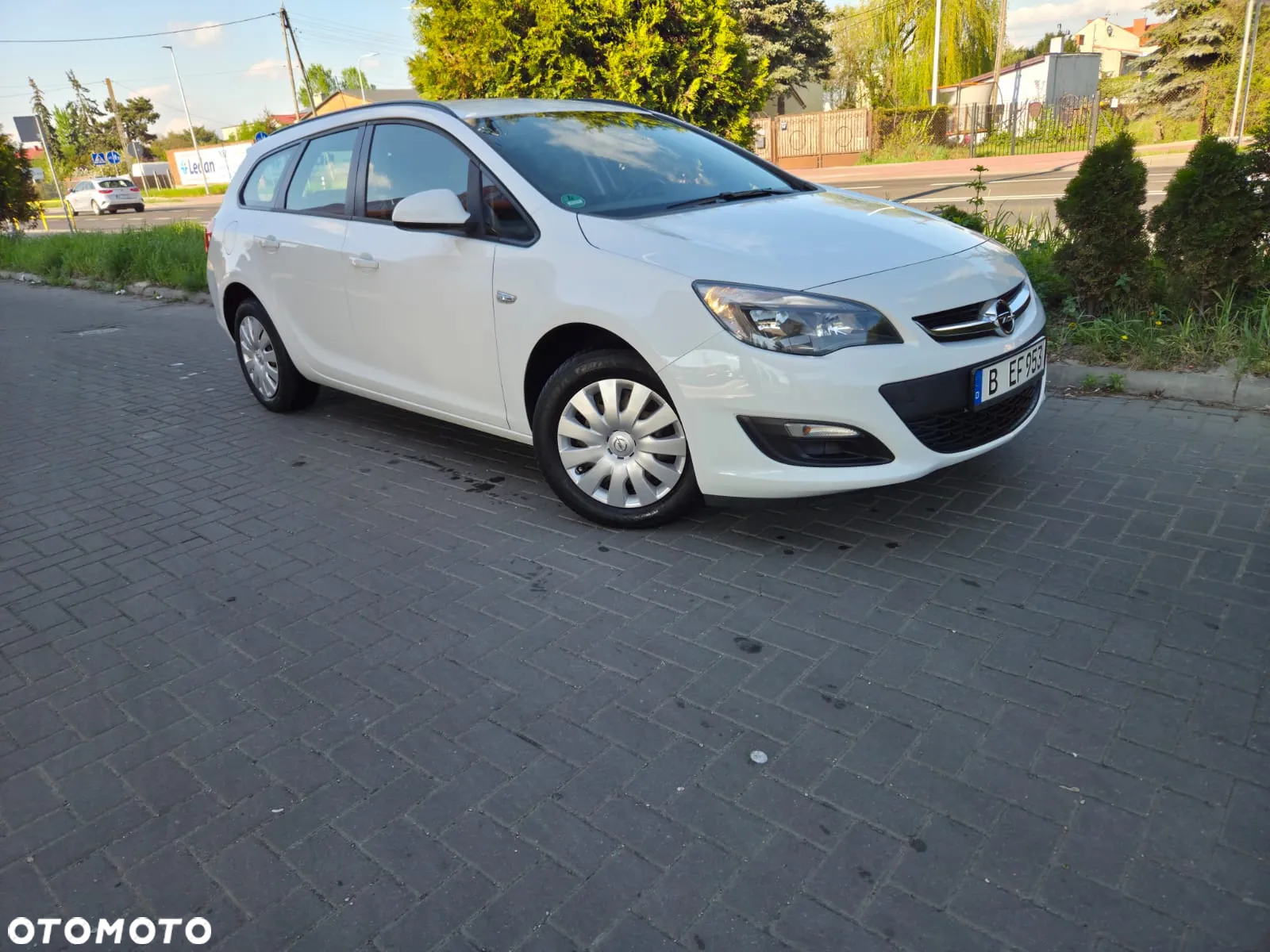 Opel Astra 1.6 Sports Tourer Design Edition - 4
