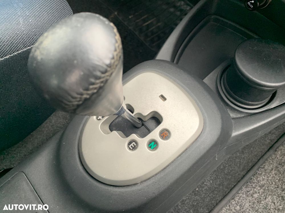 Toyota Yaris 1.3 VVT-i Multi Mode Sol - 4