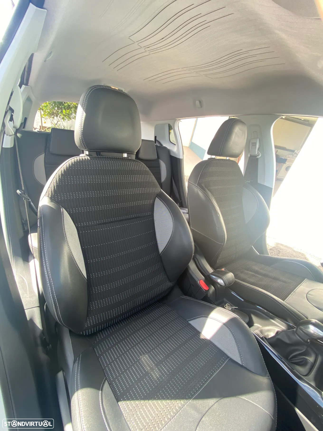 Peugeot 2008 1.2 PureTech Allure - 11