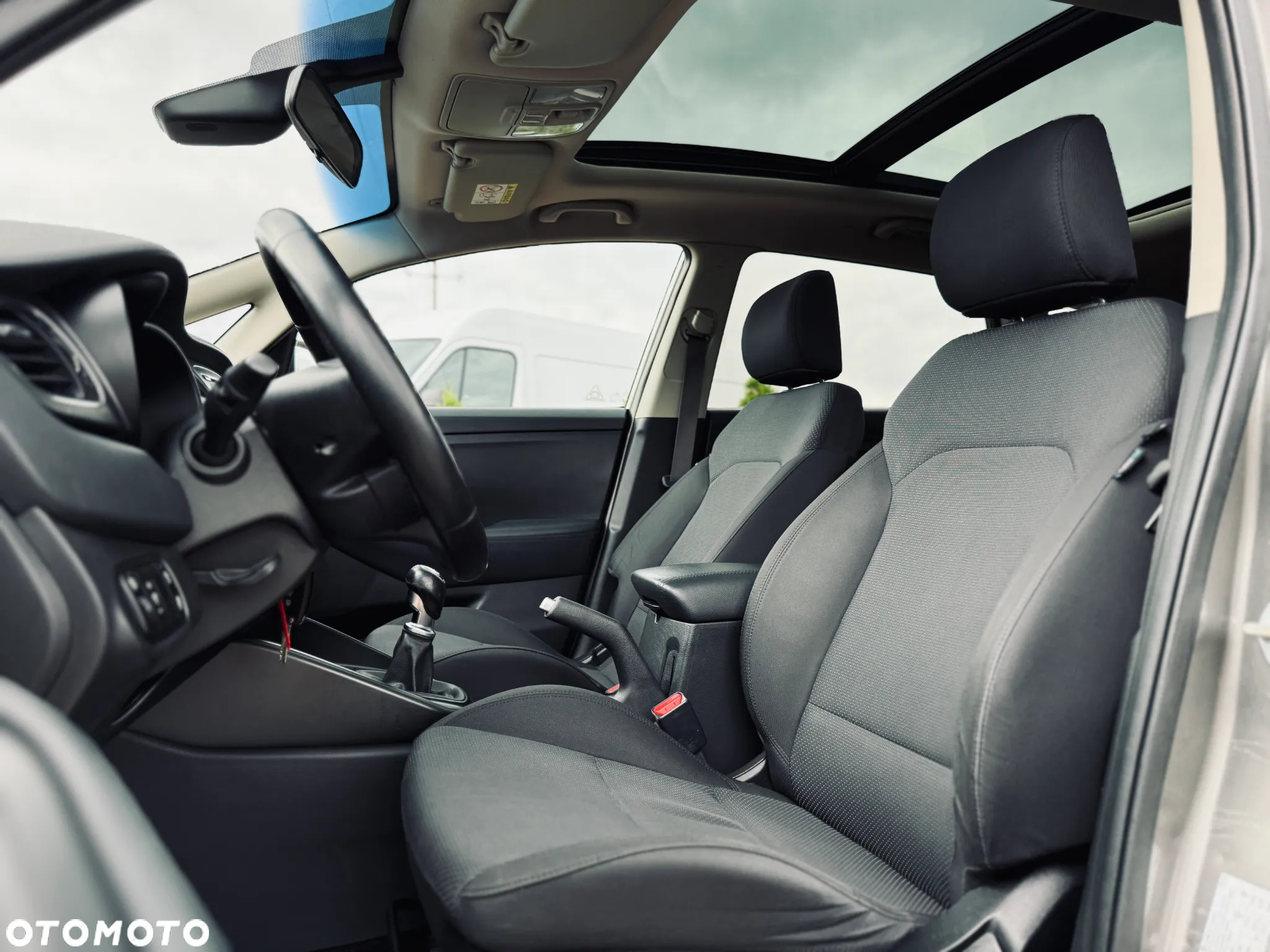 Kia Carens 1.7 CRDi M - 29