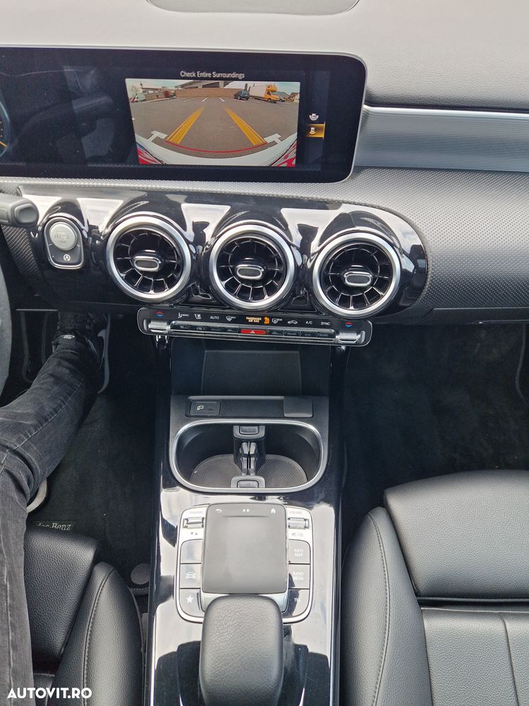 Mercedes-Benz A 220 Sedan 7G-DCT - 12