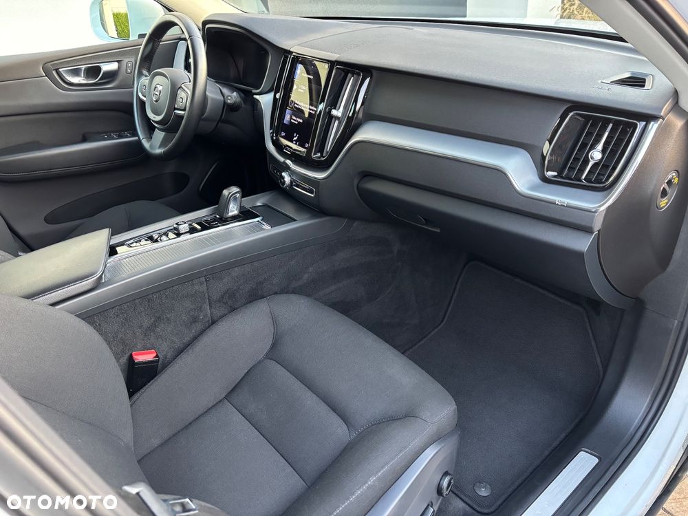 Volvo XC 60 B4 B Momentum Pro - 33