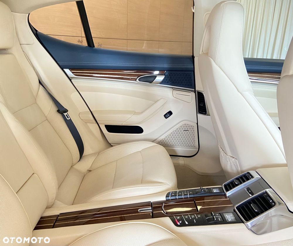 Porsche Panamera - 21